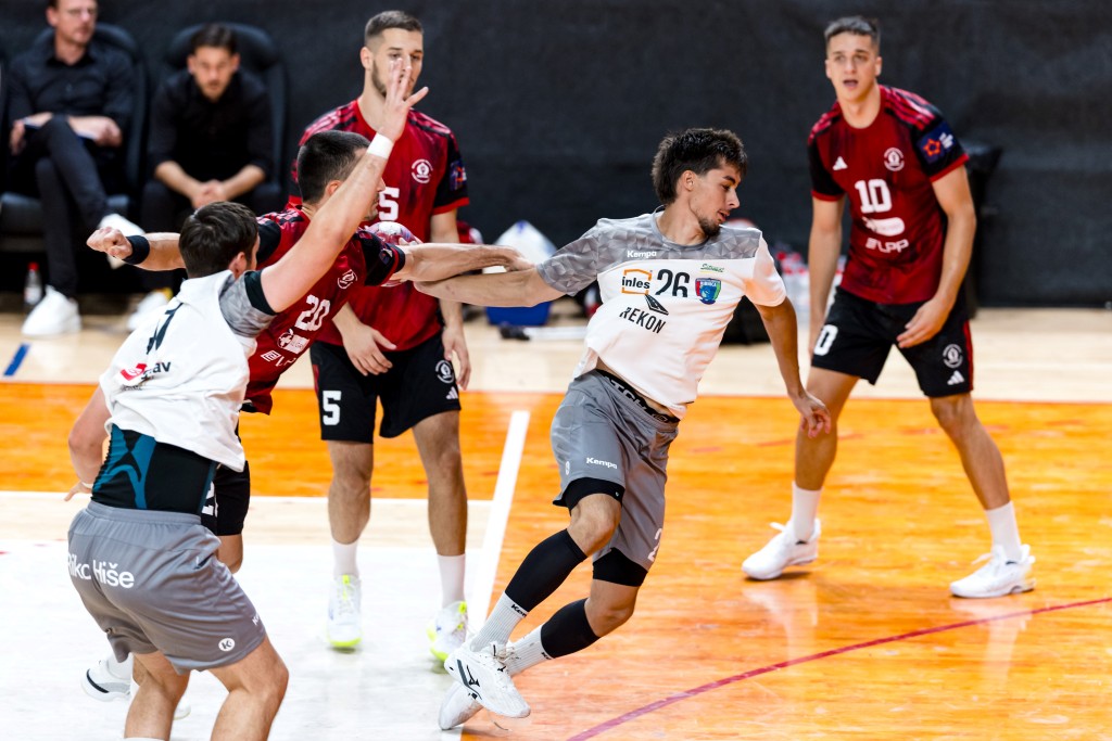 RD LL G. SLOVAN – RD RIKO RIBNICA 37:22 (20:12)